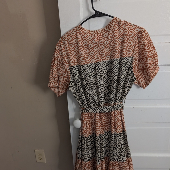 NWT Geometric Patterned Dress in Black and Orange - Picture 5 of 5